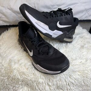 Nike men’s Black/White alpha trainer 5s size 11 no box